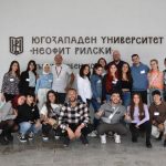 Обща снимка пред Първи учебен корпус